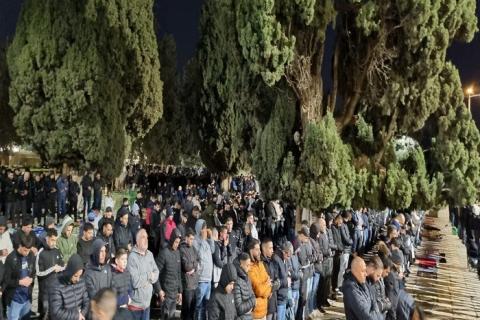 صلاتي العشاء والتراويح في المسجد الأقصى 1.jpg
