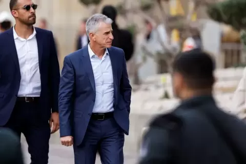 رئيس الموساد ديفيد برنيع سيلتقي في الدوحة رئيس الوزراء القطري ورئيسي الاستخبارات الأميركية والمصرية (رويترز).webp