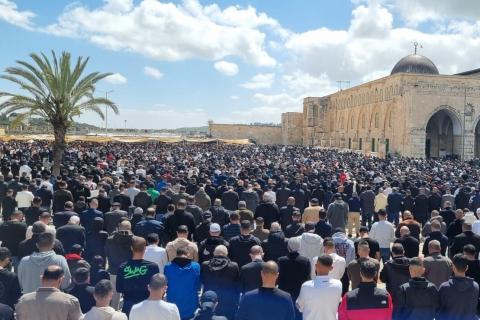 120 ألفا يؤدون صلاة الجمعة الثانية من رمضان في الأقصى
