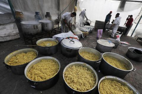 بالصور اليوم الرابع عشر من شهر رمضان في دير البلح وسط قطاع غزة