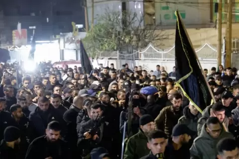 فلسطينيون يشيعون الشهداء الـ3 في جنين شمالي الضفة الغربية (رويترز).webp