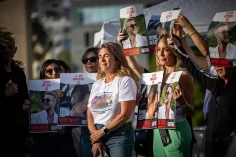 بموجب البند الأول من المبادرة المصرية، تتعهد إسرائيل بوقف كافة الاستعدادات للتوغل في رفح.webp