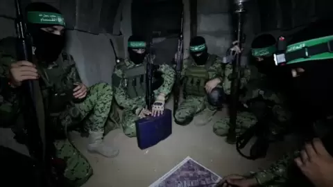 بالفيديو الجزيرة تبث مشاهد حديثة لعناصر القسام أثناء تفخيخ نفق