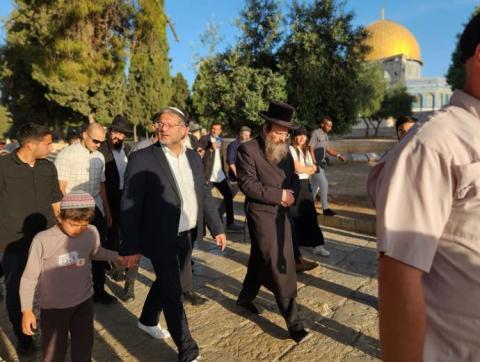 بن غفير وعشرات المستوطنين يقتحمون المسجد الأقصى
