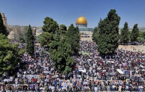 صلاة الجمعة الأخيرة من رمضان بالأقصى.jpg