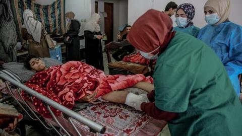 أطفال فلسطينيون فقدوا أطرافهم يعالجون في المستشفى المعمداني (عمر قطاع-الأناضول).jpeg