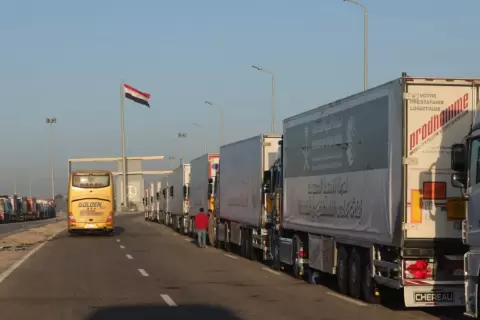 القوة دخلت القطاع مع شاحنات مساعدات من الهلال الأحمر المصري (الفرنسية).webp