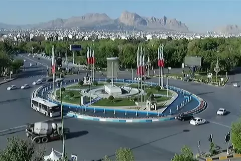 مركز مدينة أصفهان شبه خال بعد الهجوم بالمسيّرات (الجزيرة).webp