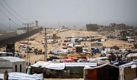 رفح، خيم النازحين في المنطقة الحدودية مع مصر، جنوبي قطاع غزة (Getty Images.jpg