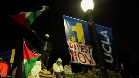 مؤيدون للفلسطينيين بجامعة كاليفورنيا.webp