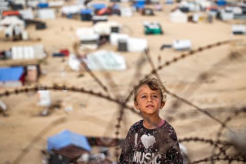 طفلة في مخيم للنازحين في رفح جنوب قطاع غزة (أ ف ب).jpg