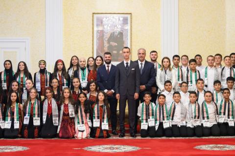ولي عهد المملكة المغربية يستقبل أطفالا فلسطينيين من القدس