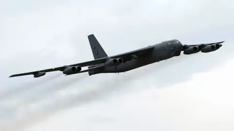 القاذفة الأميركية من طراز بي-52.webp