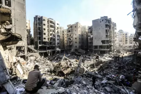 دمار في ضاحية بيروت الجنوبية حيث اغتيل الأمين العام لـ«حزب الله» حسن نصر الله (أ.ف.ب).webp