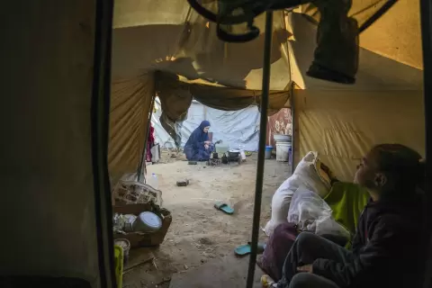 نساء في مخيمات النزوح