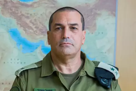 اللواء إيال زمير: المرشح البارز لرئاسة أركان الجيش الإسرائيلي
