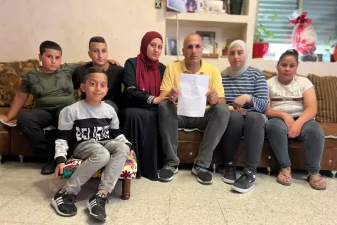اليوم الأخير للمقدسي مراد العباسي مع عائلته قبيل إبعاده نهائيا عن القدس عام 2022 (.webp