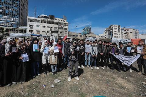 طلاب فلسطينيون يشاركون في احتجاج للمطالبة بفتح معبر رفح البري