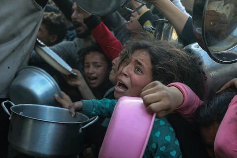 تجمع أمام أحد التكايا شمال قطاع غزة