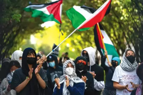 متضامنون مع فلسطين في جامعة كولومبيا بنيويورك — صورة أرشيفية من مكتبة قدس نت، وليست لوقفة لوس أنجلوس المعلنة