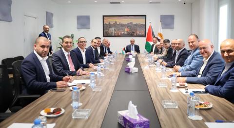 حسين الشيخ القطاع الخاص.jpg