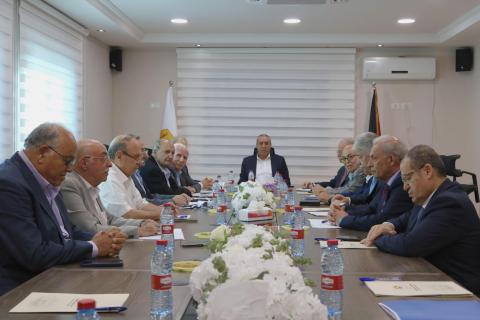 حسين الشيخ اللجنة التنفيذية.jpg