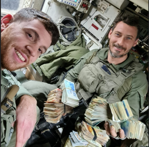 نهب منازل الفلسطينيين.png