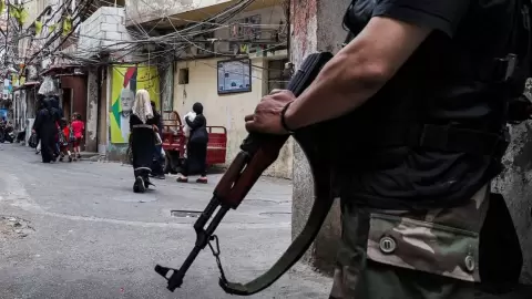 السلاح من المخيمات الفلسطينية.webp
