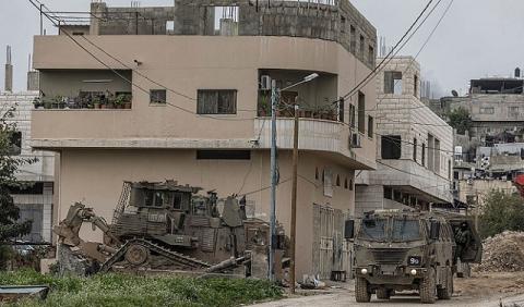 ناقلة جنود للاحتلال في طولكرم (توضيحية - Getty Images).jpg