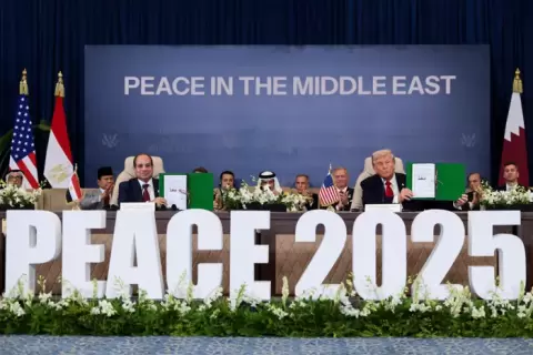 الرئيس المصري عبدالفتاح السيسي ونظيره الأمريكي دونالد ترامب.webp