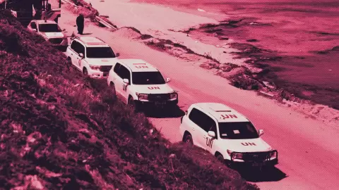 سيارات الامم المتحدة في غزة.webp