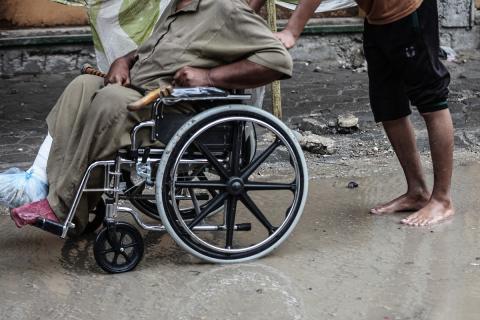 أغرقت الأمطار الغزيرة العديد من خيام النازحين الفلسطينيين في مخيم البريج، وسط قطاع غزة، في 25 نوفمبرتشرين الثاني 2025.jpg