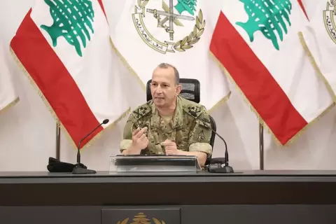 رودولف هيكل في مؤتمر صحفي سابق (الموقع الرسمي للجيش اللبناني).webp