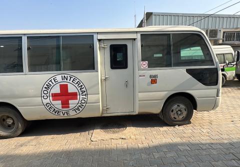 الأسرى الفلسطينيون الذين أفرج عنهم جيش الاحتلال الإسرائيلي يتم نقلهم إلى مستشفى شهداء الأقصى لإجراء الفحوصات الطبية