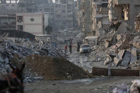 العائلات الفلسطينية العائدة إلى جباليا في شمال قطاع غزة تواصل حياتها بوسائل محدودة (10).jpg