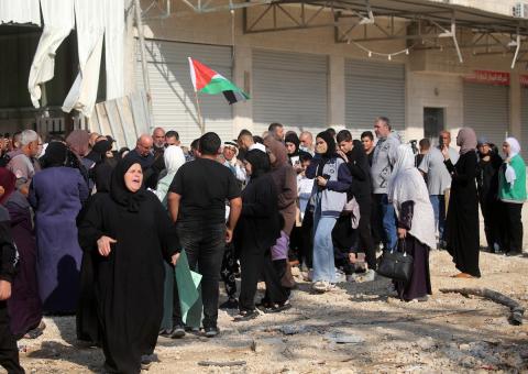 نظّم النازحون الفلسطينيون مظاهرة عند مدخل مخيم نور شمس للاجئين في الضفة الغربية، مطالبين بحقهم في العودة إلى ديارهم في طولكرم