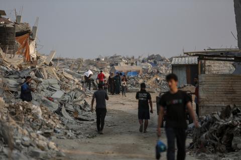 العائلات الفلسطينية العائدة إلى جباليا في شمال قطاع غزة تواصل حياتها بوسائل محدودة (9).jpg