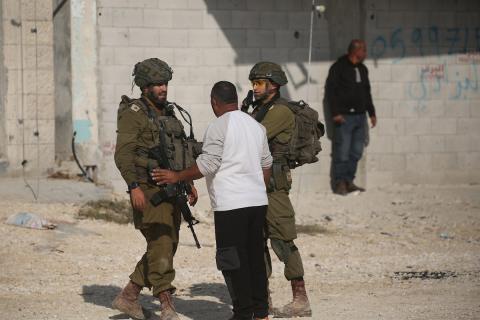 نظّم النازحون الفلسطينيون مظاهرة عند مدخل مخيم نور شمس للاجئين في الضفة الغربية، مطالبين بحقهم في العودة إلى ديارهم في طولكرم