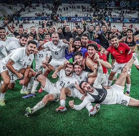 فرحة عارمة للمنتخب الفلسطيني بتأهله برفقة نظيره السوري.jpg