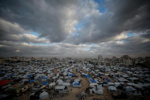 مشاهد عامة لخيام النازحين الفلسطينيين على شاطئ مدينة غزة، 19 ديسمبر/كانون الأول 2025، تصوير: عمر أشتوي