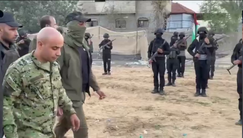غسان الدهيني يتفقد مسلحين