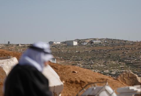 هاجم مستوطنون إسرائيليون عائلة فلسطينية وخربوا ممتلكاتهم في بلدة السموع، جنوب الخليل، 23 ديسمبر/كانون الأول 2025. صور: مأمون وزواز