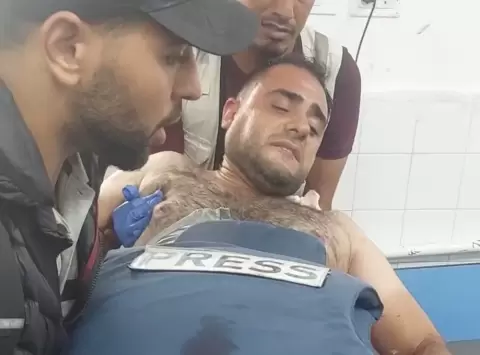 الاحتلال الإسرائيلي انتقل خلال عام 2025 من سياسة التضييق على العمل الصحفي إلى سياسة تحييد الصحافة بالقوة الدموية.webp