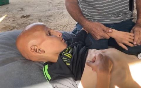 أمير الشندغلي (12 عاما) فقد 19 كيلوجراما دون التوصل إلى تشخيص طبي يفسر حالته أو يحدد مسار علاجه وسط نقص حاد في الإمكانات جراء الحصار الإسرائيلي وتداعيات حرب الإبادة.JPG