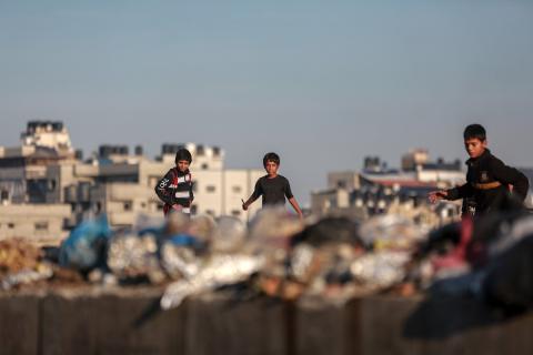 خيام قرب مكب نفايات في حي اليرموك بمدينة غزة،20 ديسمبر/كانون الأول 2025. صورة: عمر أشتوي