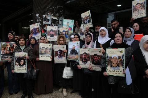 وقفة احتجاجية في نابلس تطالب بالإفراج الأسرى وعدم المساس برواتبهم، 30 ديسمبر/كانون الأول 2025. تصوير: محمد ناصر
