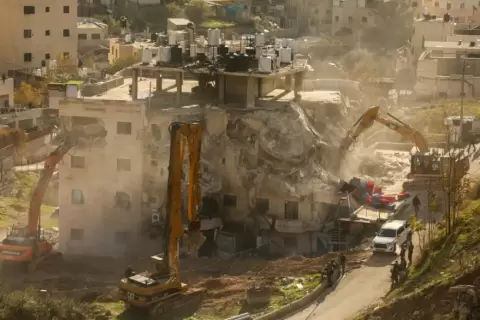 هدم إسرائيل مبنى سكنيا في القدس الشرقية يهجّر عشرات الفلسطينيين .. فرانس برس.webp
