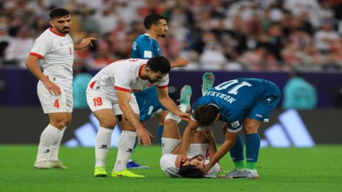 لاعب المنتخب الوطني يزن النعيمات بعد تعرضه للإصابة خلال مواجهة منتخب العراق في ربع نهائي كأس العالم 2025. قطر. 12 كانون الأول 2025. (رويترز).jpeg