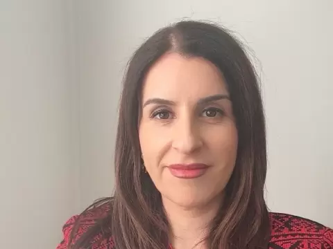 الأكاديمية _الفلسطينية راندا عبد الفتاح.webp