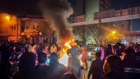 متظاهرون في شوارع طهران(غيتي إيميجز).jpg